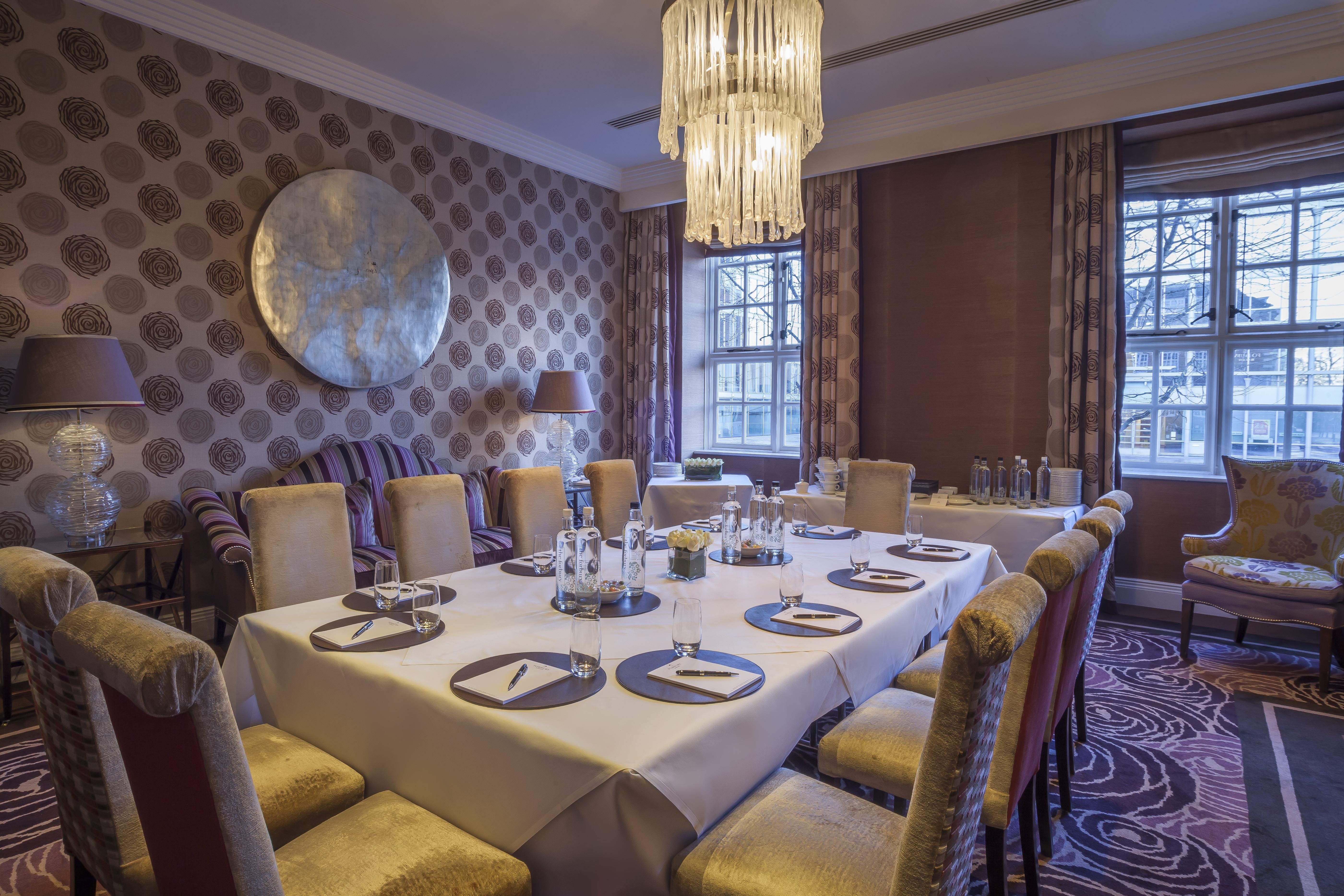 Отель The Roseate Ридинг Экстерьер фото The private dining room at the restaurant