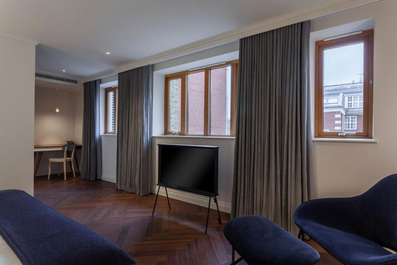Отель The Roseate Ридинг Экстерьер фото A room at the hotel